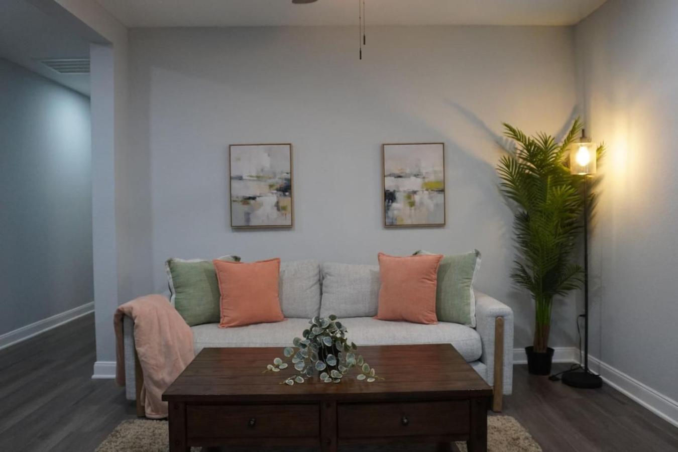 Homey 2bed 1bath In Quiet Neighborhood Holiday home