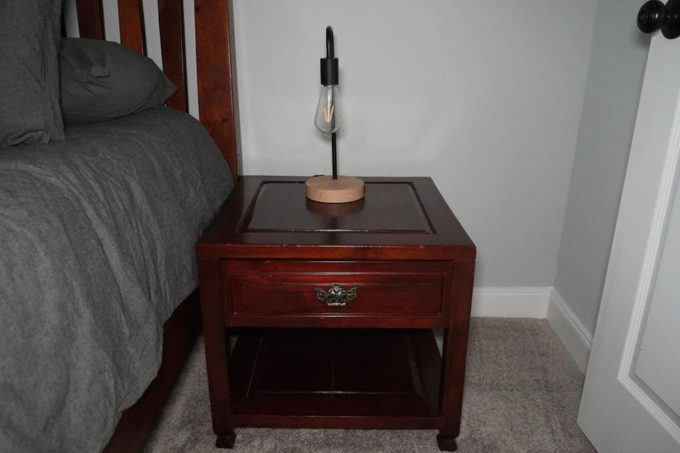 Homey 2bed 1bath In Quiet Neighborhood *