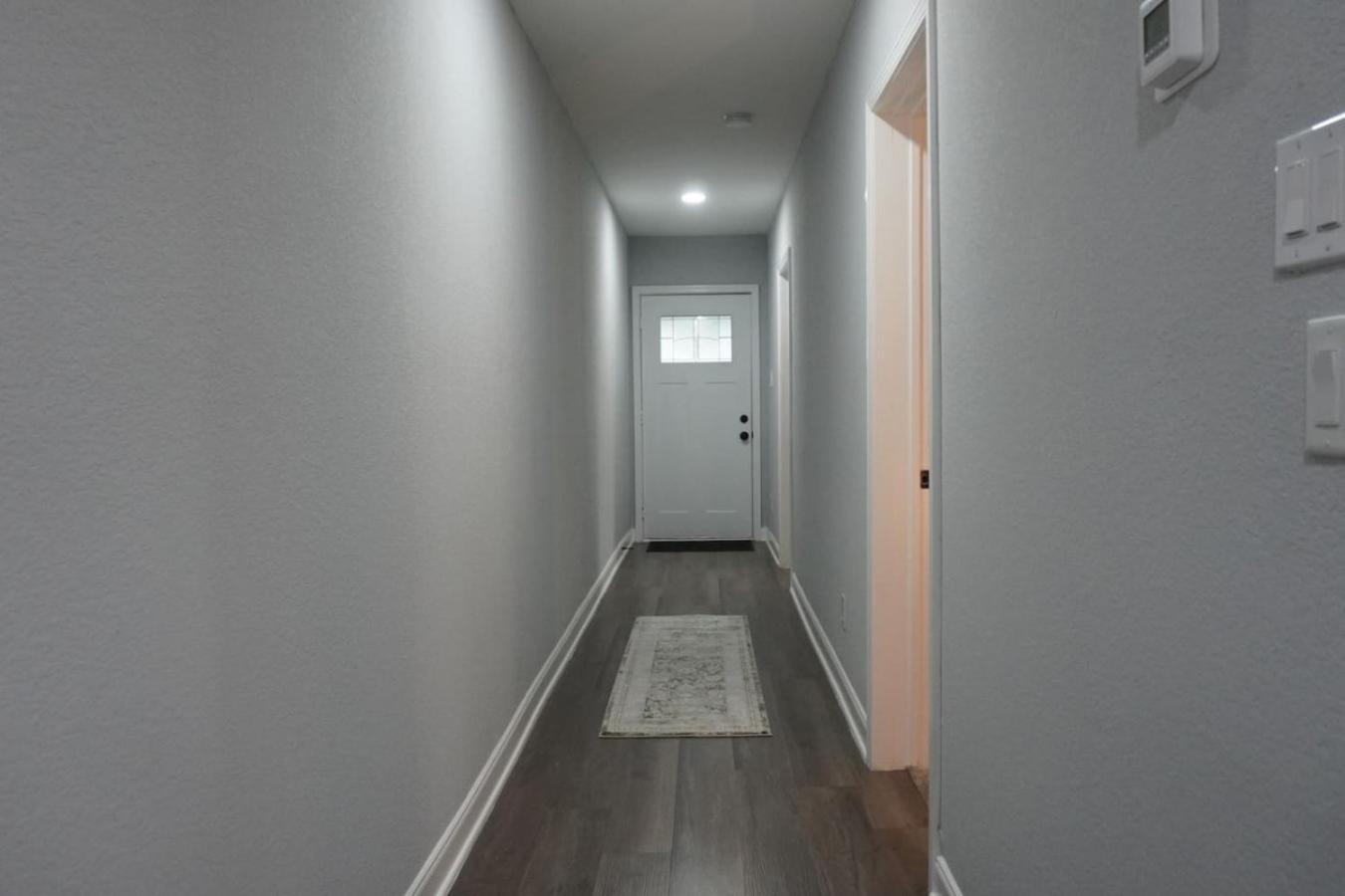 Homey 2bed 1bath In Quiet Neighborhood *