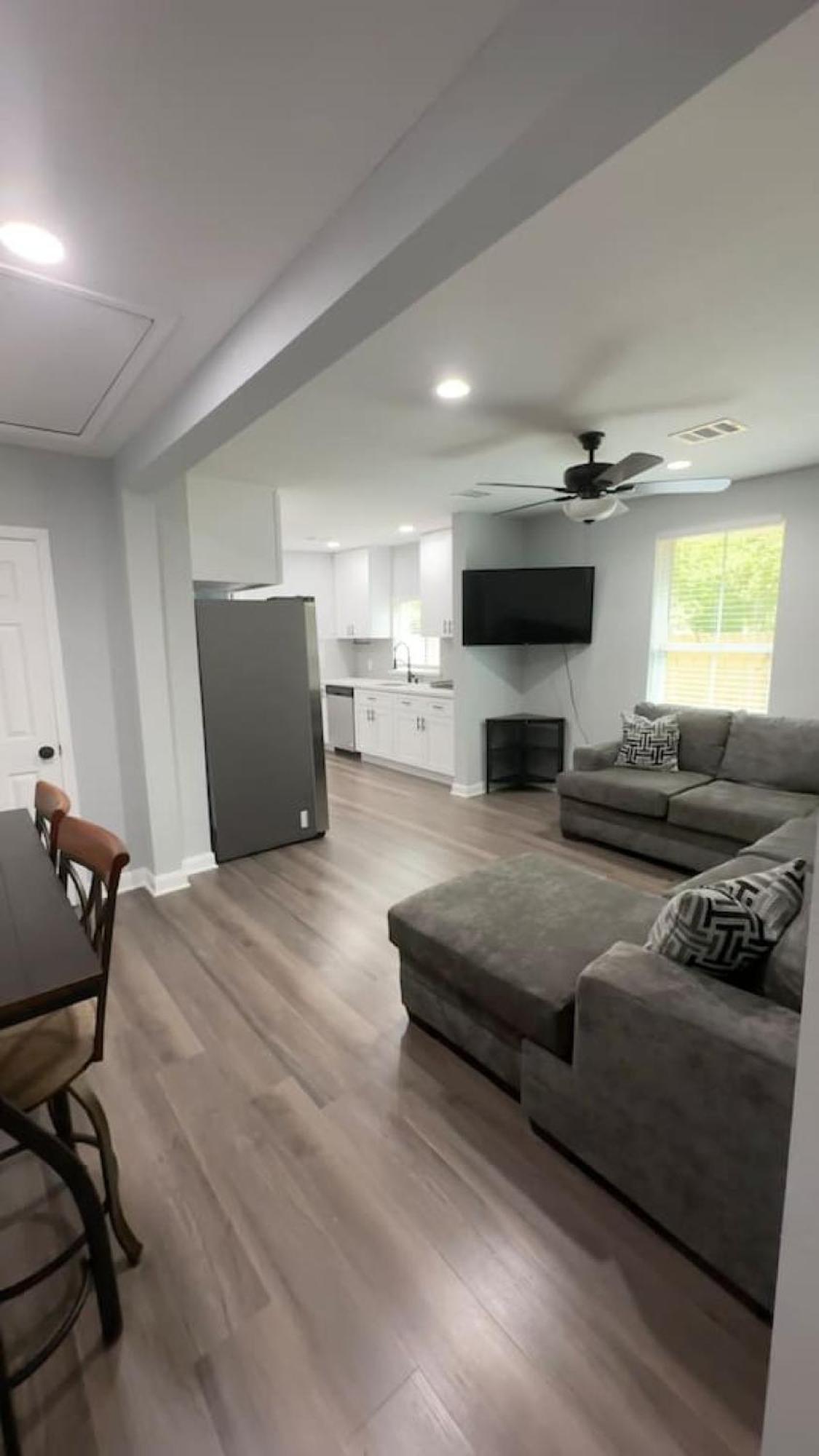 Homey 2bed 1bath In Quiet Neighborhood Holiday home *